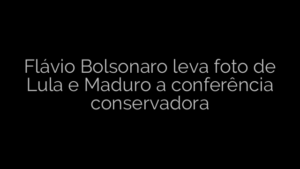 ​Flávio Bolsonaro leva foto de Lula e Maduro a conferência conservadora 